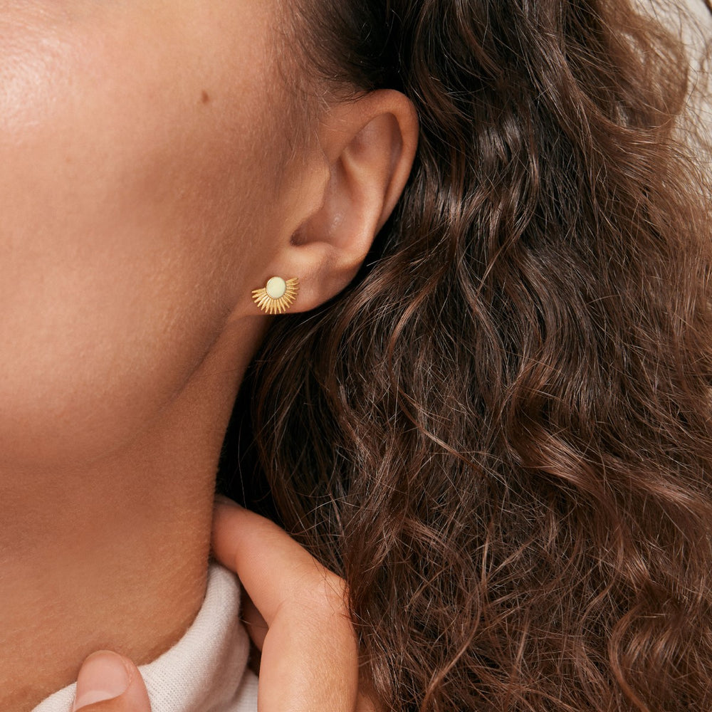 Enamel Copenhagen Soleil Cream Daisy Gold Stud Earrings. Item code E97GM_daisy.