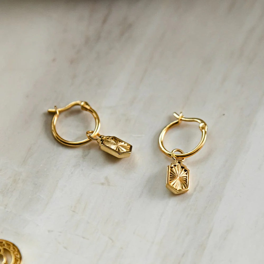 Daisy  Estée Lalonde Sunburst Shield Charm Earrings - Gold ELE15_GP