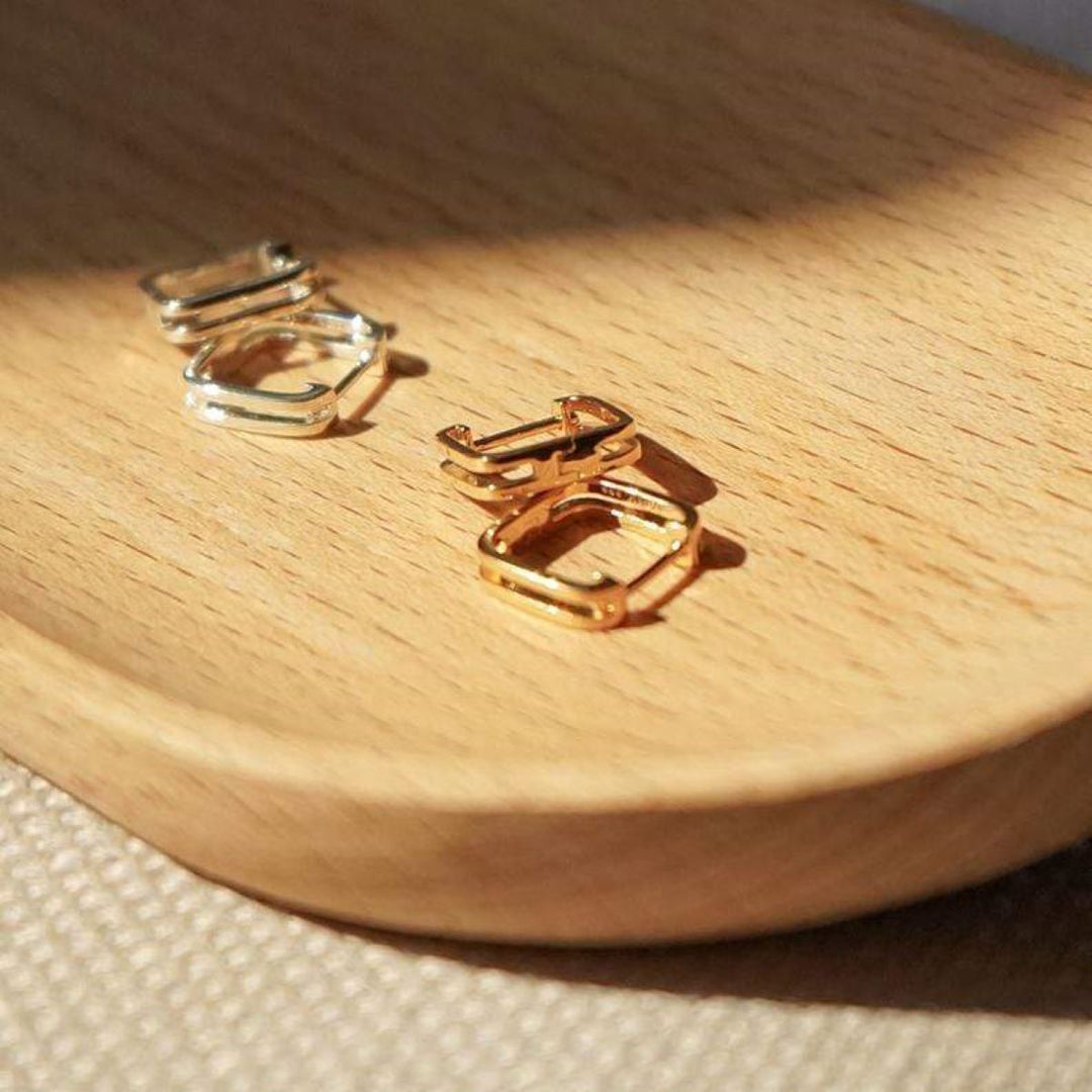 Daisy Rupi Huggie earrings - Gold HUG16_GP