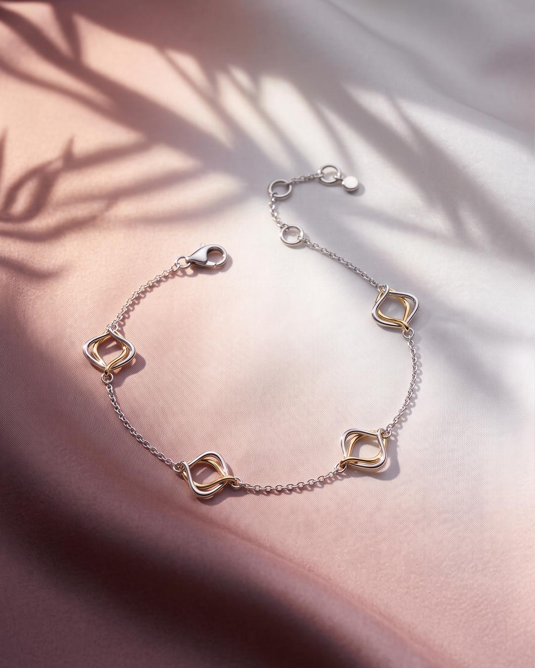 Niche Jewellery Kit Heath Alicia Golden Fine Station Bracelet detail