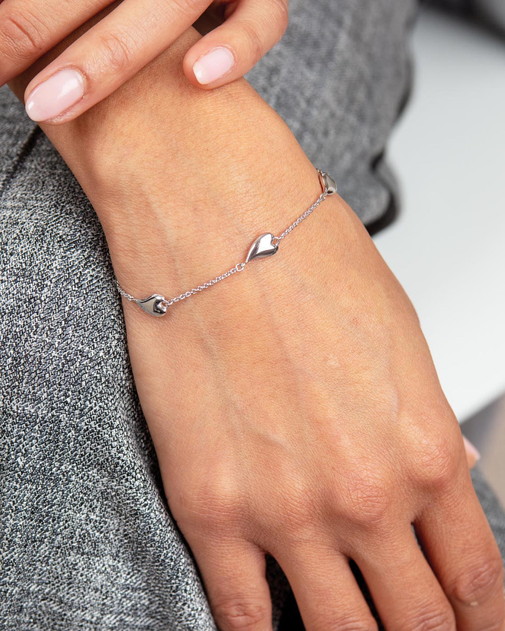 Niche Jewellery Kit Heath Desire Kiss Heart Silver Station Bracelet detail