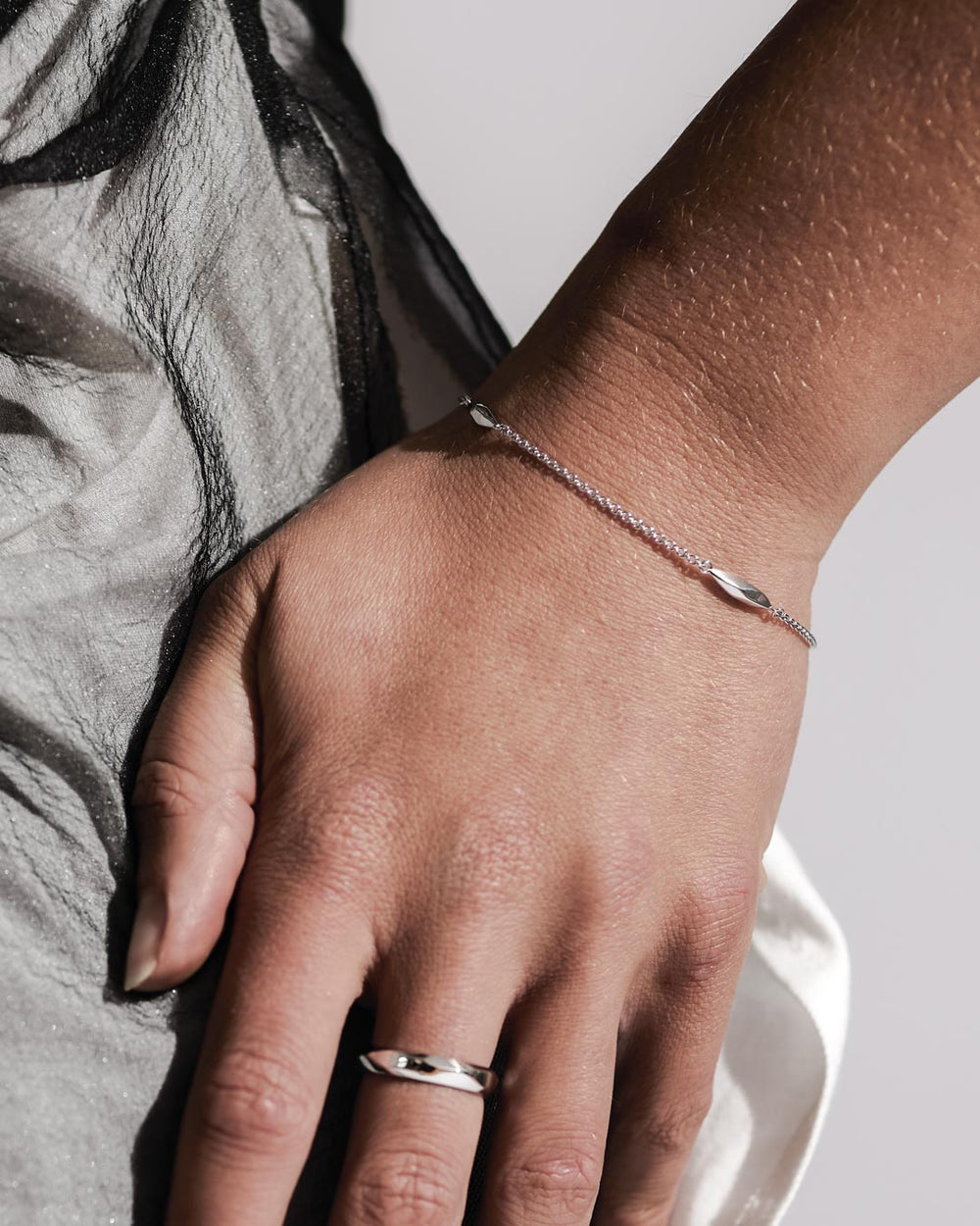 Niche Jewellery Kit Heath Glint Silver Station Bracelet detail