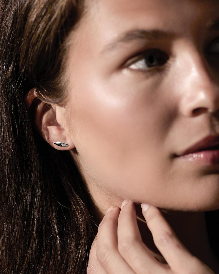 Niche Jewellery Kit Heath Glint Silver Stud Earrings detail