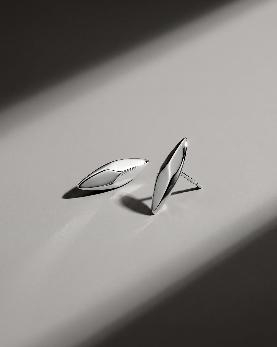 Niche Jewellery Kit Heath Glint Silver Stud Earrings detail