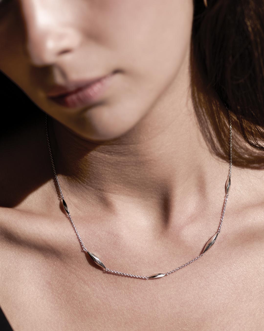 Niche Jewellery Kit Heath Glint Station Silver Necklace detail