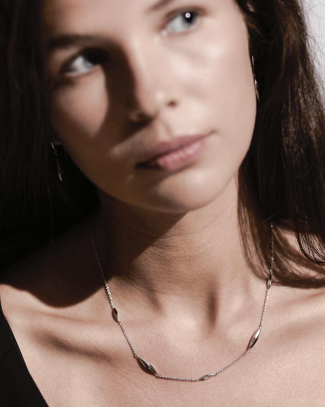 Niche Jewellery Kit Heath Glint Station Silver Necklace detail
