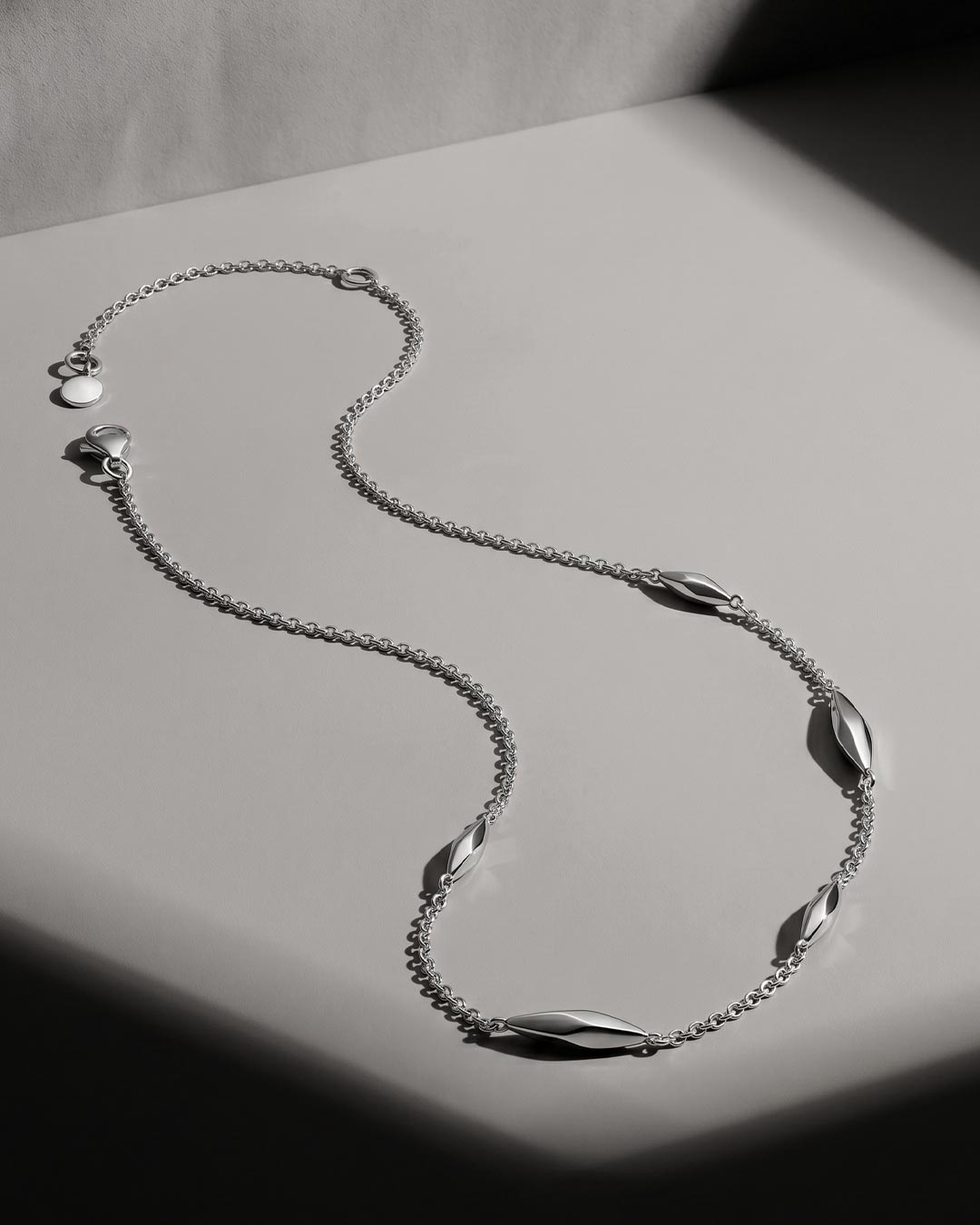 Niche Jewellery Kit Heath Glint Station Silver Necklace detail