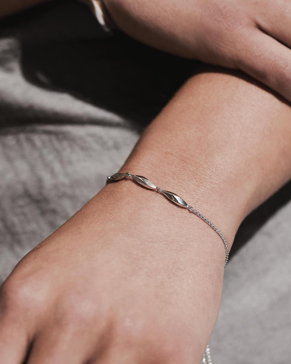 Niche Jewellery Kit Heath Glint Triplet Silver Toggle Bracelet detail