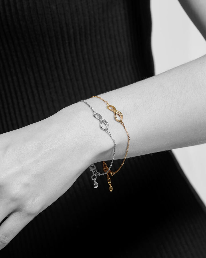 Niche Jewellery Kit Heath Infinity Mini Silver Bracelet detail