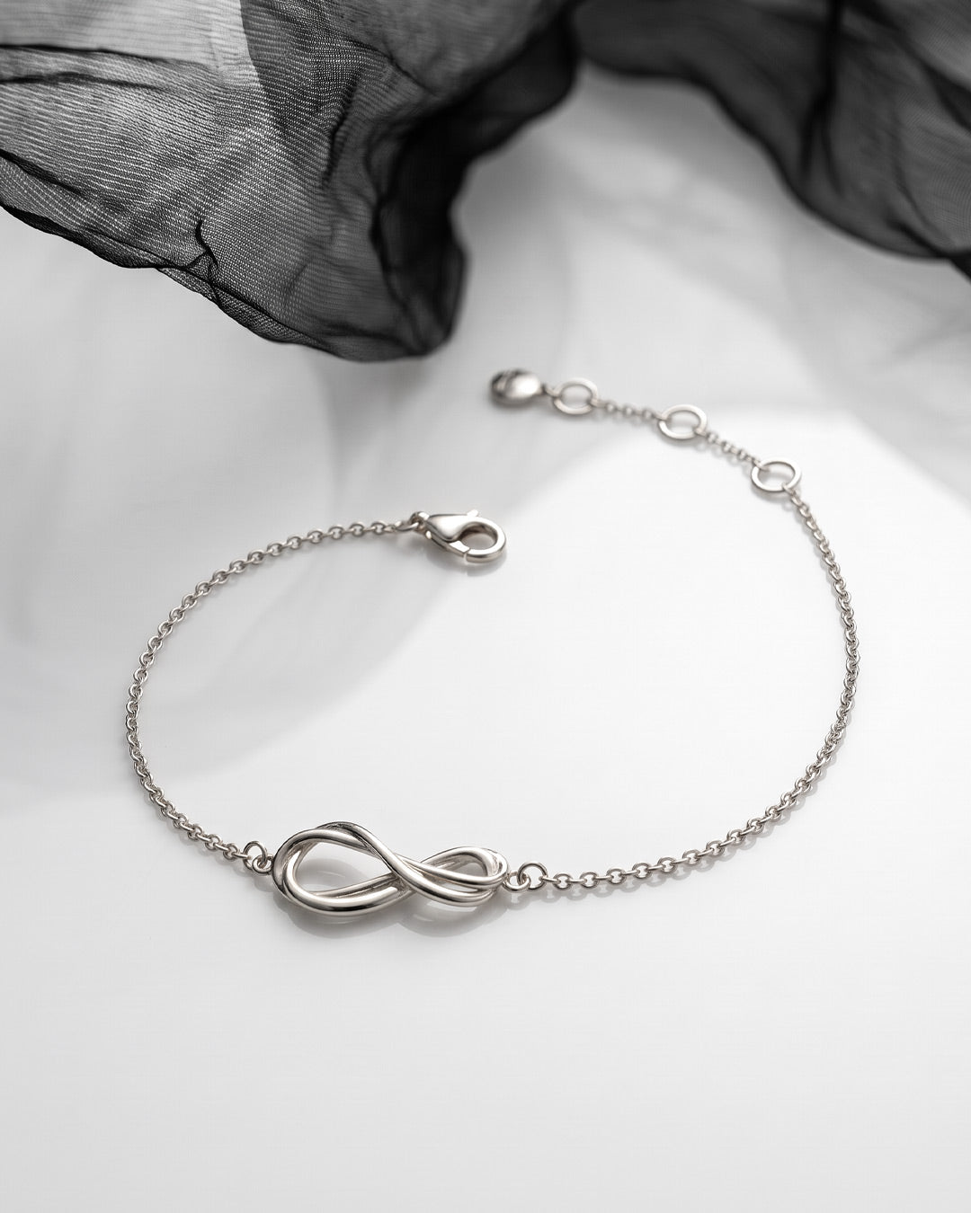 Niche Jewellery Kit Heath Infinity Mini Silver Bracelet detail