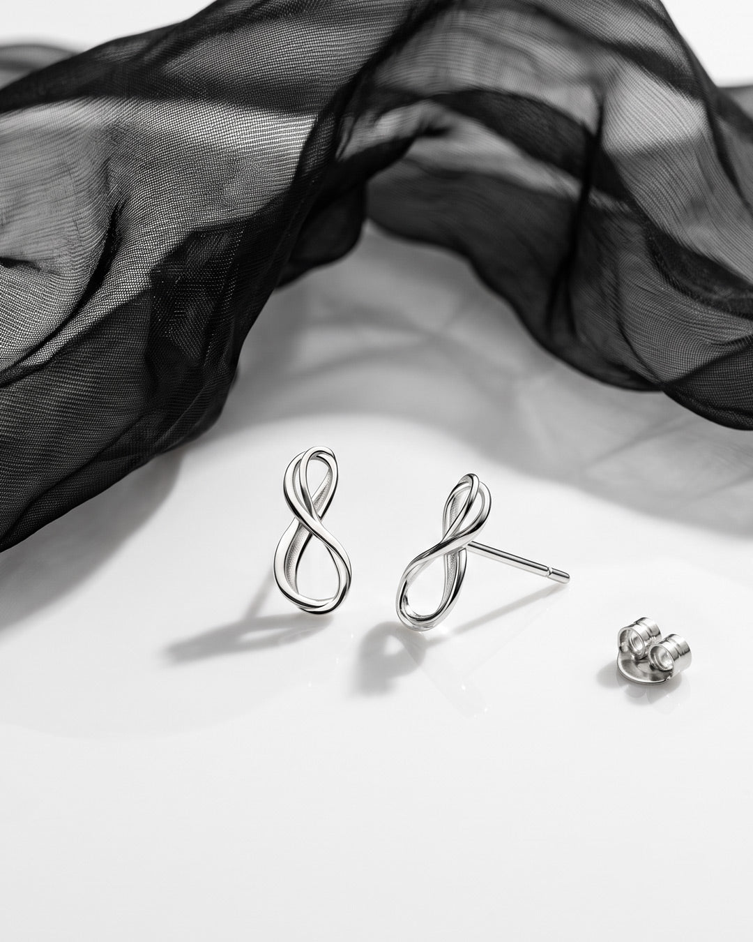 Niche Jewellery Kit Heath Infinity Mini Silver Stud Earrings detail