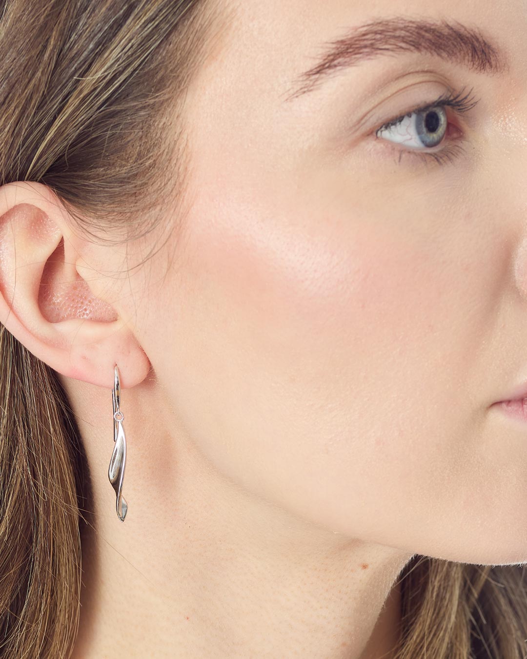 Niche Jewellery Kit Heath Serenity Curve Silver Drop Earrings detail