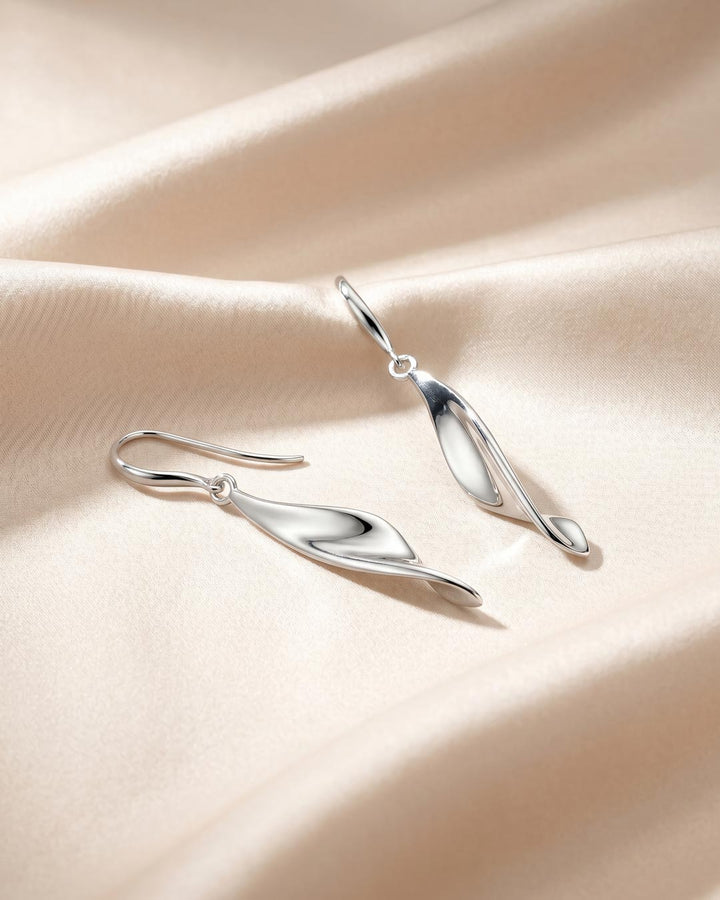 Niche Jewellery Kit Heath Serenity Curve Silver Drop Earrings detail