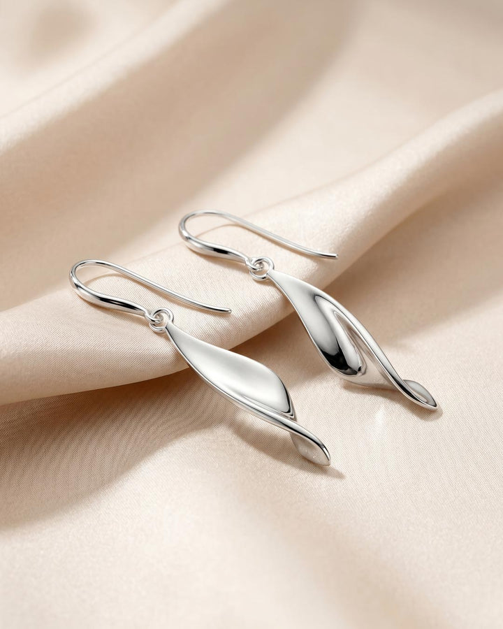 Niche Jewellery Kit Heath Serenity Curve Silver Drop Earrings detail