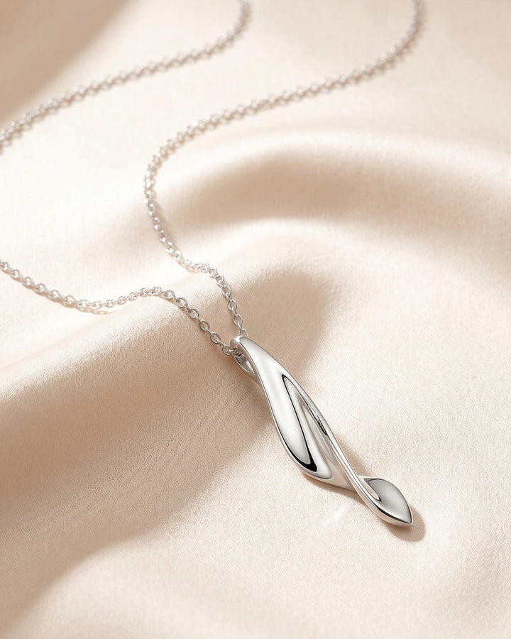 Niche Jewellery Kit Heath Serenity Curve Silver Necklace detail
