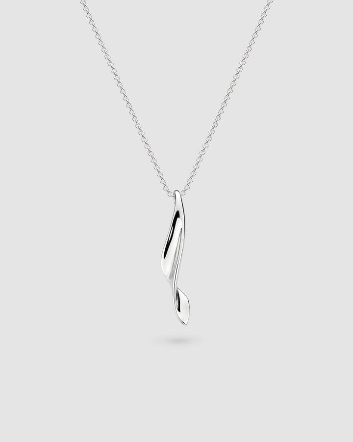 Niche Jewellery Kit Heath Serenity Curve Small Silver Necklace detail