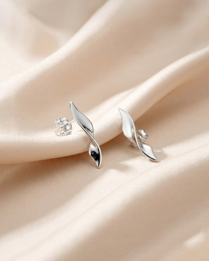Niche Jewellery Kit Heath Serenity Curve Small Silver Stud Earrings detail
