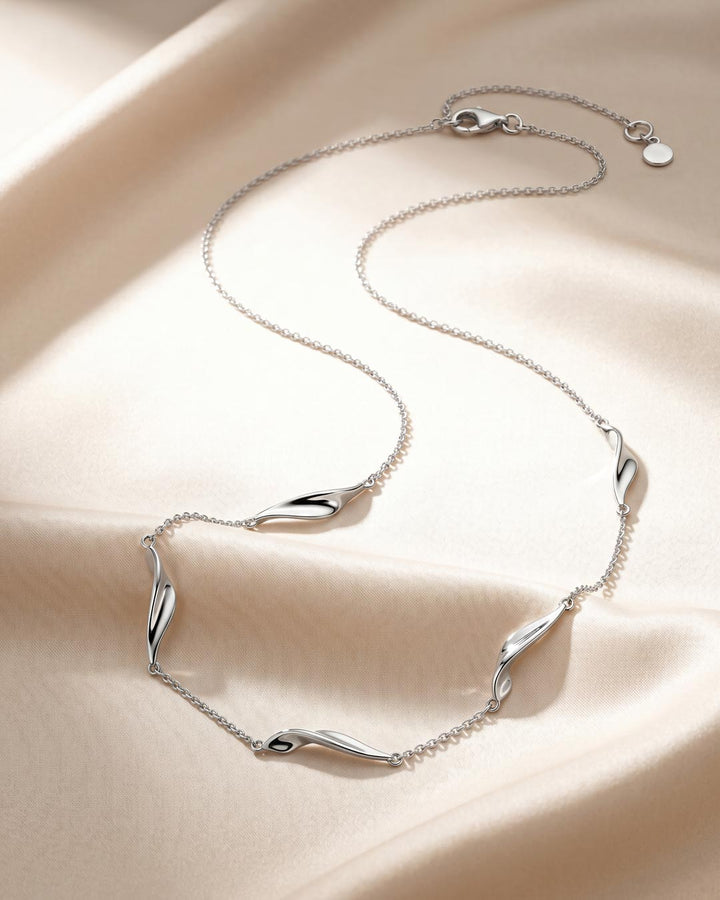 Niche Jewellery Kit Heath Serenity Curve Station Silver Necklace detail