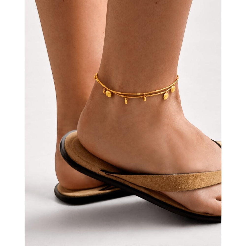 Niche Jewellery Katie Loxton Cochellia gold anklet with shell charms and bead details. Waterproof.