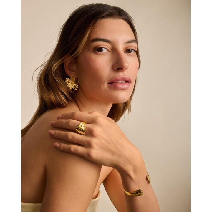 Niche Jewellery: Katie Loxton Floramour waterproof gold ring with a textured, wavy design. 18K gold PVD coating.