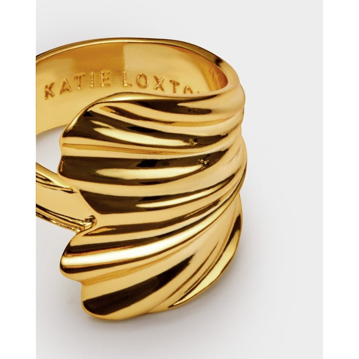 Niche Jewellery: Katie Loxton Floramour waterproof gold ring with a textured, wavy design. 18K gold PVD coating.