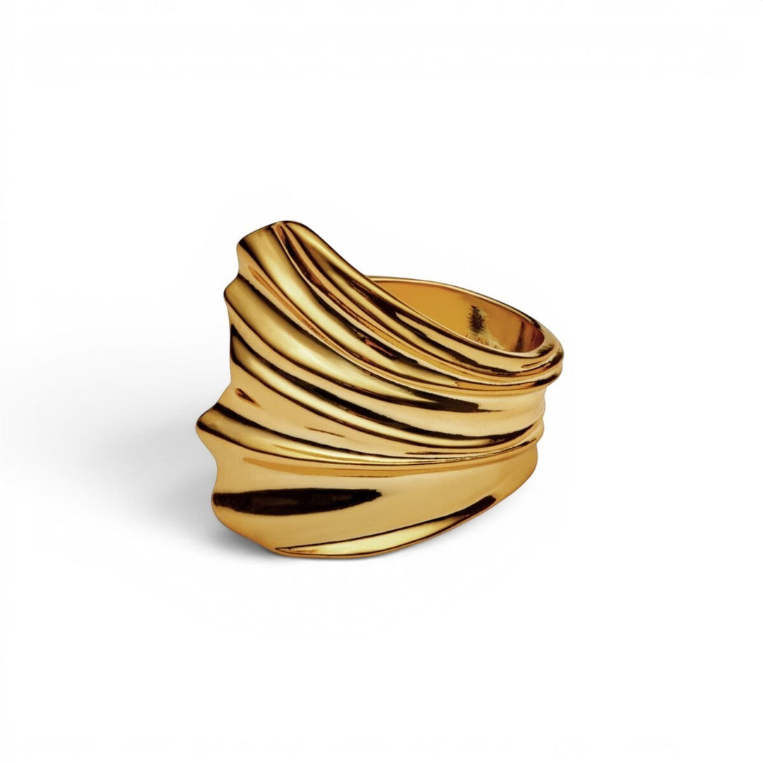 Niche Jewellery: Katie Loxton Floramour waterproof gold ring with a textured, wavy design. 18K gold PVD coating.