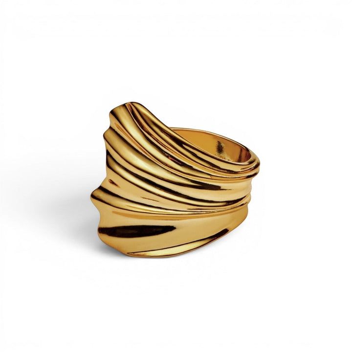 Niche Jewellery: Katie Loxton Floramour waterproof gold ring with a textured, wavy design. 18K gold PVD coating.
