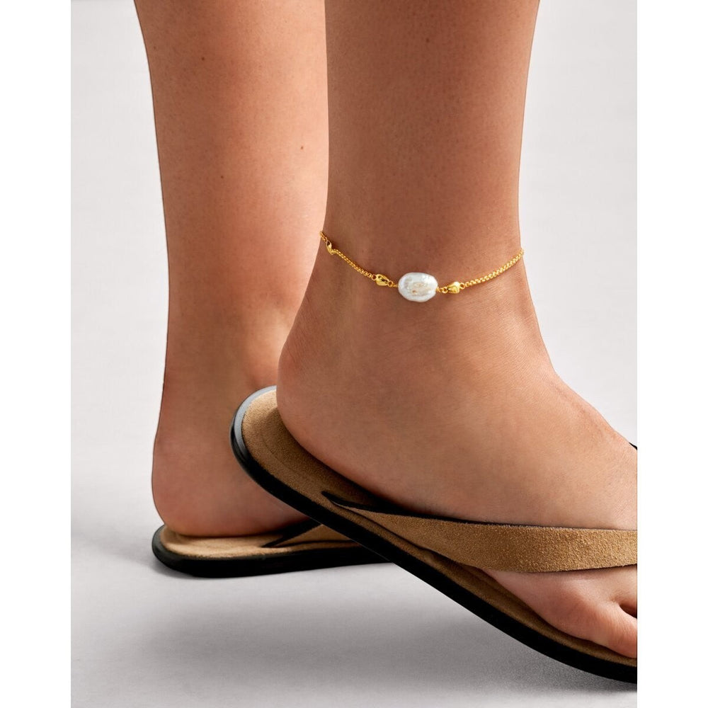 Katie Loxton Sol Pearl Waterproof Gold Anklet with freshwater pearl and gold details.