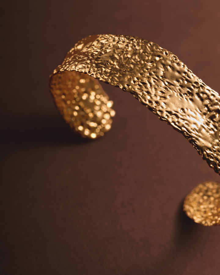 Niche Jewellery Katie Loxton Luxe Lock Textured Waterproof Gold Bangle detail