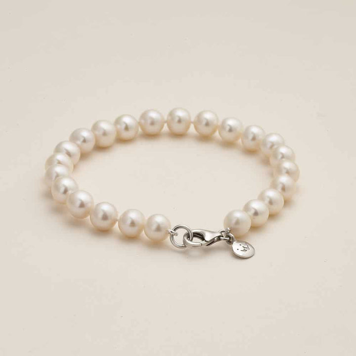 Niche Jewellery Jersey Pearl 7mm freshwater pearl bracelet with a silver clasp and signature charm
