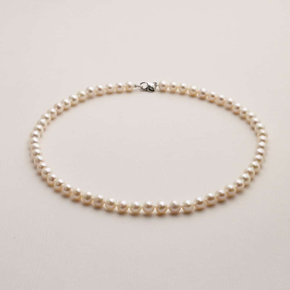 Niche Jewellery Jersey Pearl 7mm signature freshwater pearl necklace with a silver clasp on a neutral background