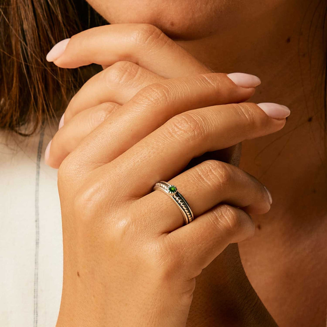 Niche Jewellery Charlotte's Web Lalita sterling silver spinning ring featuring a deep green chrome diopside gemstone.