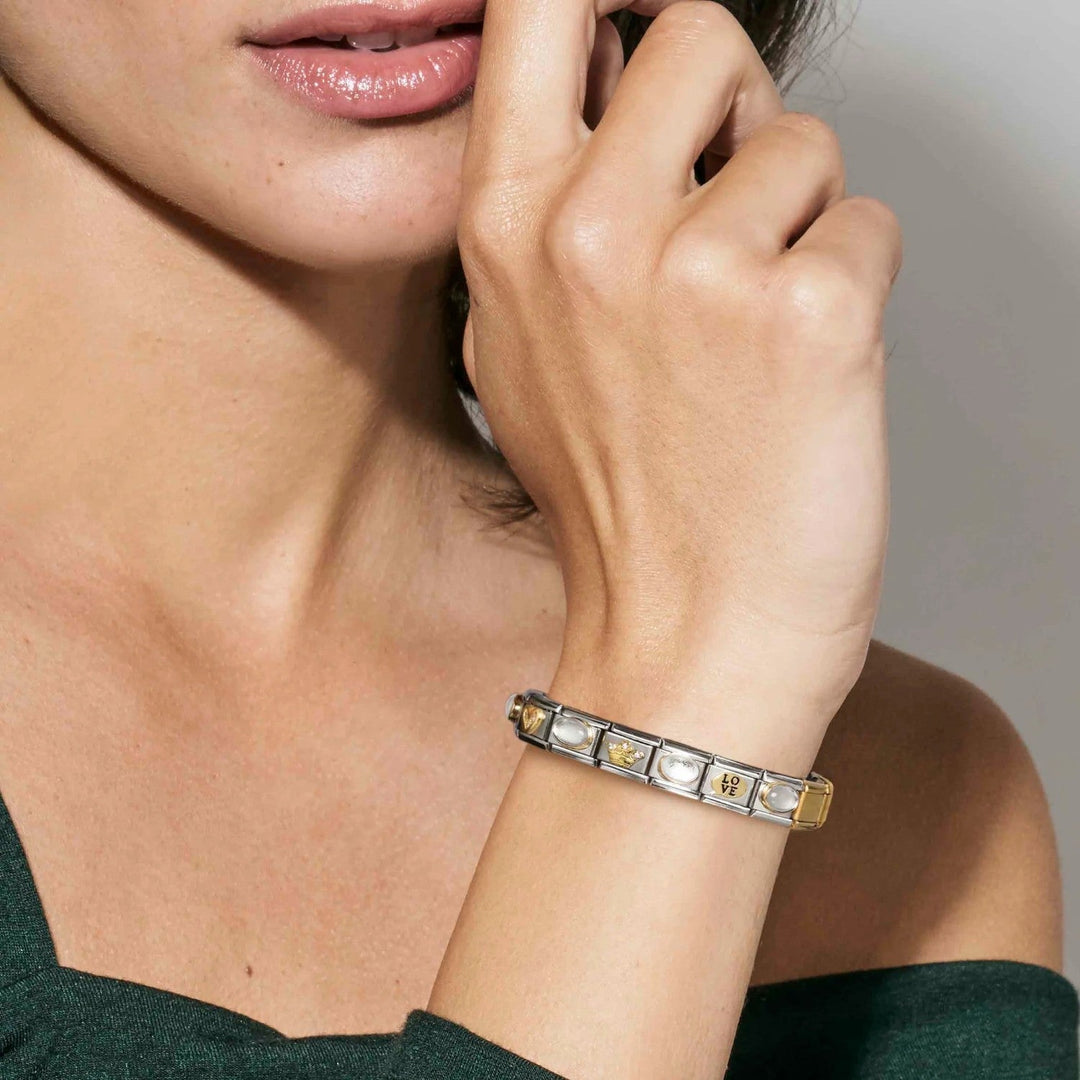 Niche Jewellery Nomination Classic bracelet featuring a gold French Bulldog charm on a woman's wrist