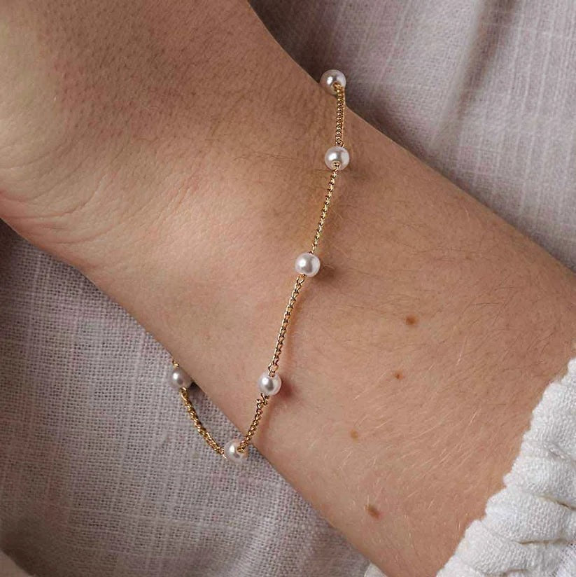 Niche Jewellery Formation Co Gaia bracelet featuring lustrous freshwater pearls on a delicate 18k gold plated sterling silver chain