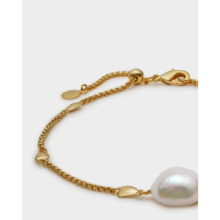 Katie Loxton Sol Pearl Waterproof Gold Anklet with freshwater pearl and gold details.