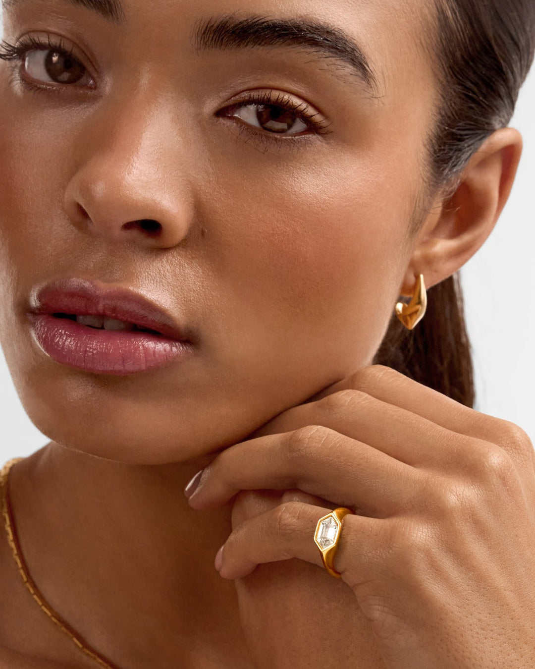 Niche Jewellery Katie Loxton gold waterproof statement ring with diamond-check pattern worn on a model's finger