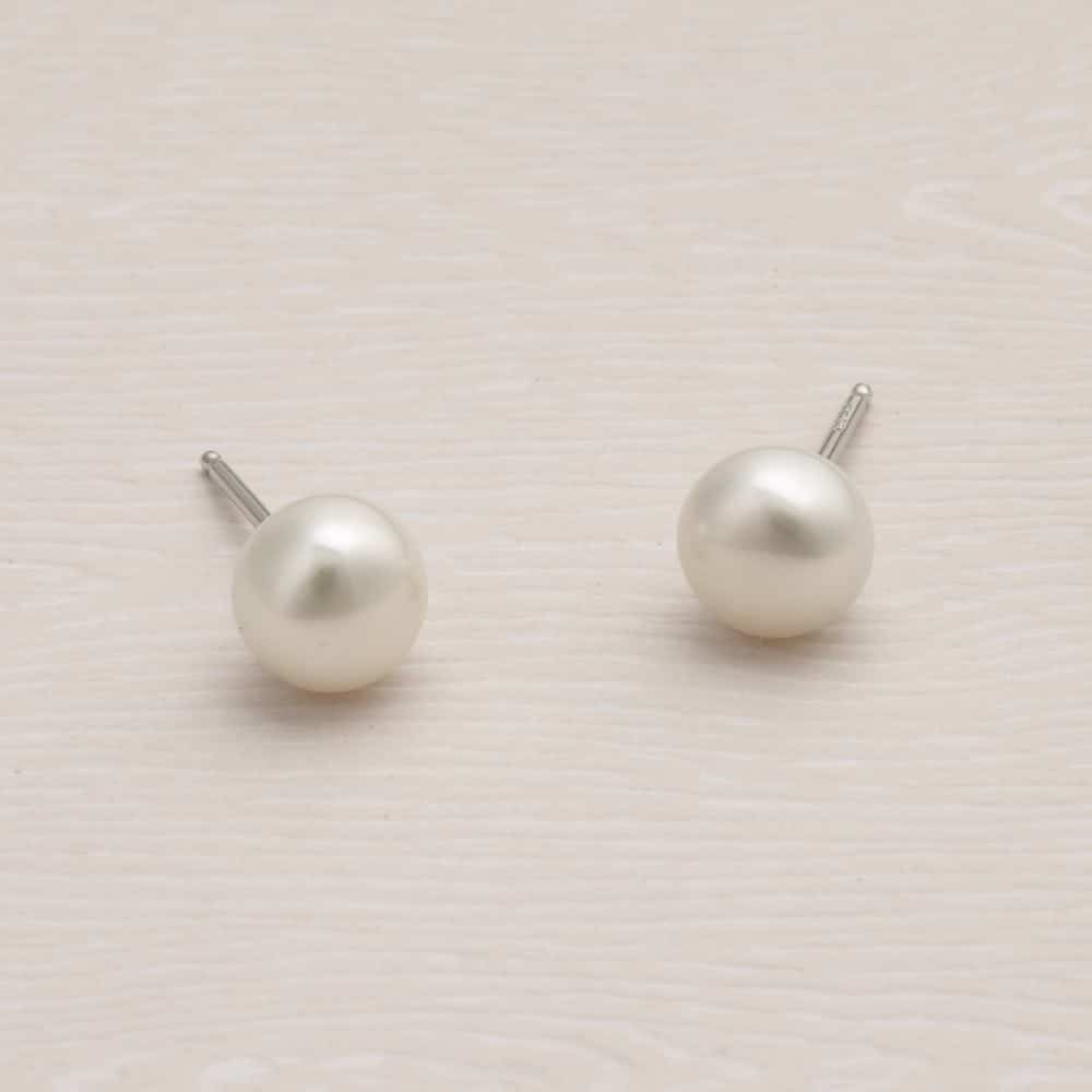 Niche Jewellery Jersey Pearl 7mm button-shaped freshwater pearl stud earrings set in sterling silver.
