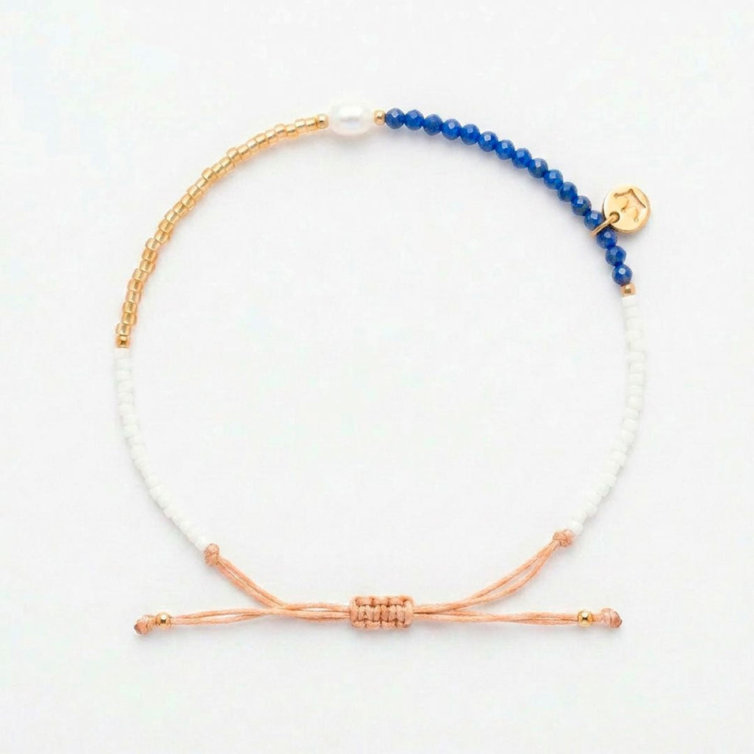 Niche Jewellery Jersey Pearl Noma bracelet with blue lapis beads, white freshwater pearl, and gold-tone accents.