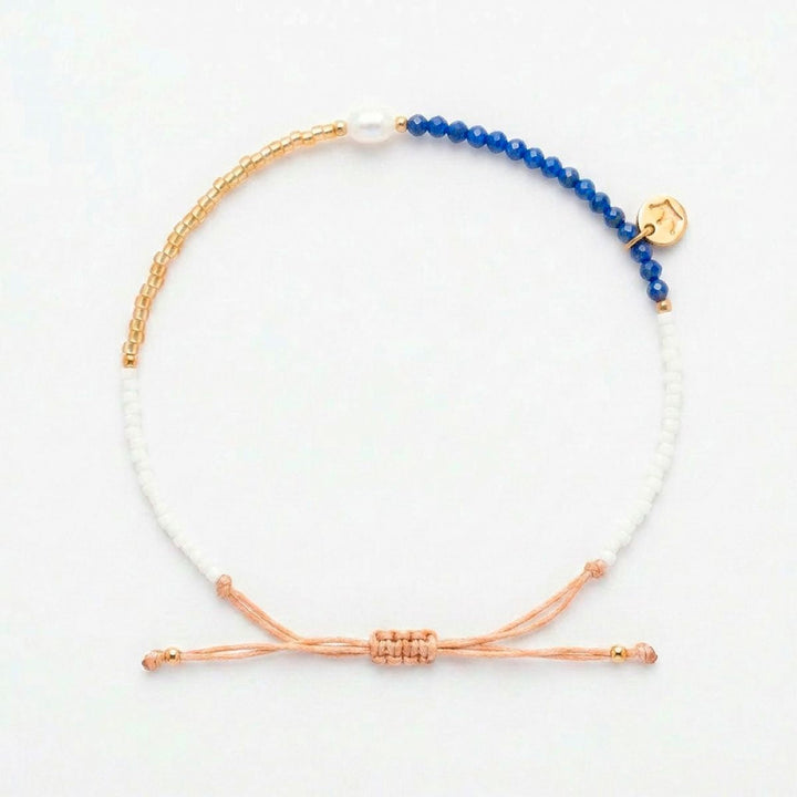 Niche Jewellery Jersey Pearl Noma bracelet with blue lapis beads, white freshwater pearl, and gold-tone accents.
