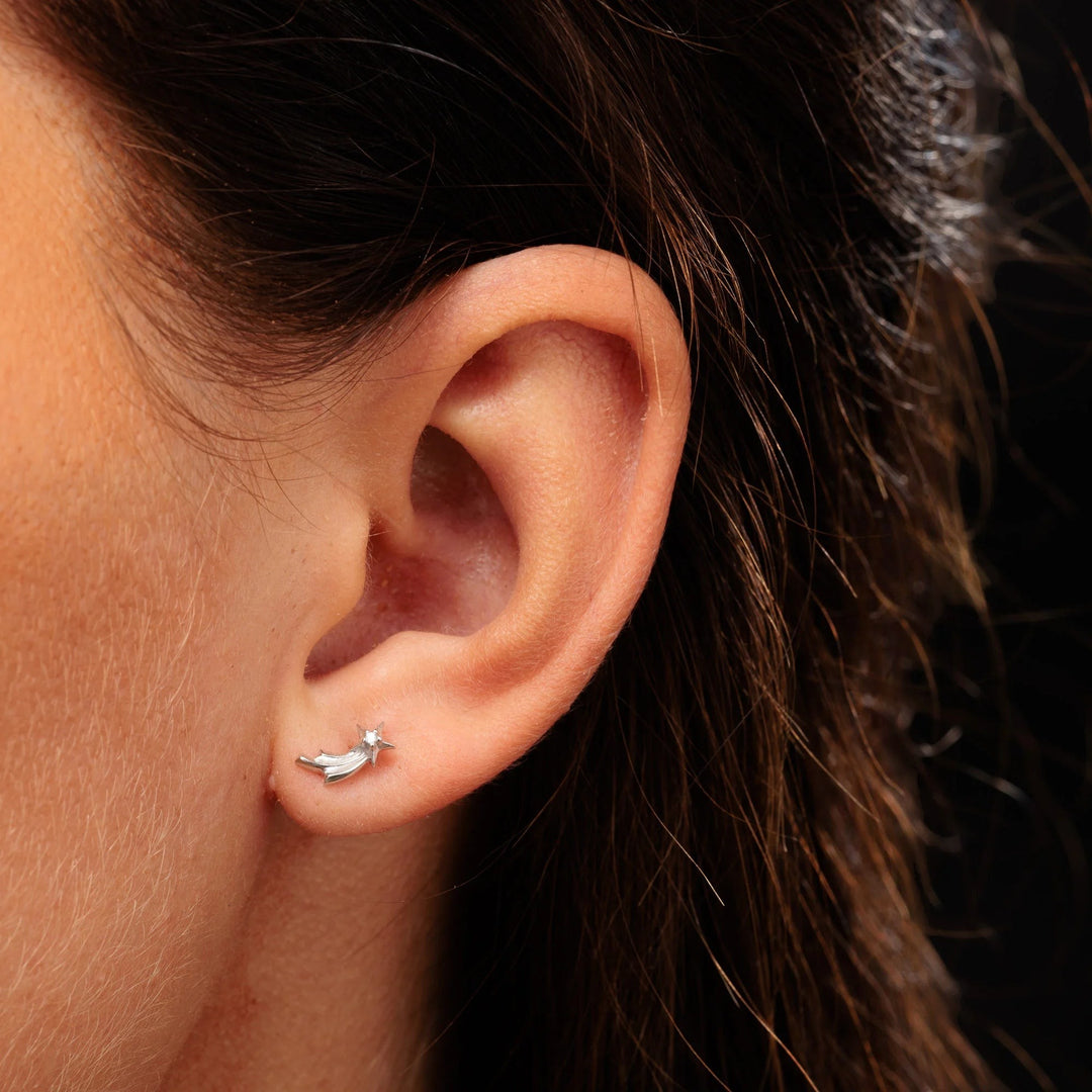 Niche Jewellery Scream Pretty sterling silver shooting star helix earring with sparkling detail worn on a woman's ear
