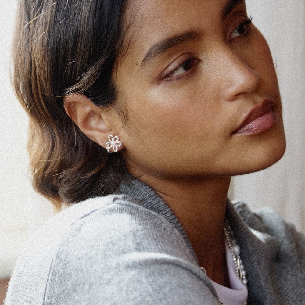 Daisy Bow Stud Earrings  - Silver BPE01_SLV