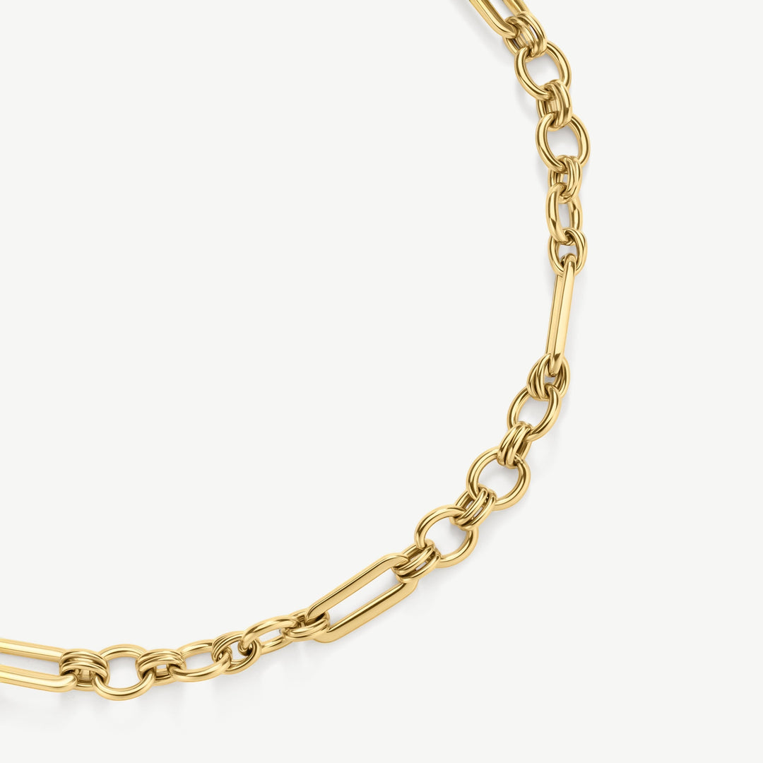 D.Louise Eternal Link Gold Chain Bracelet close up