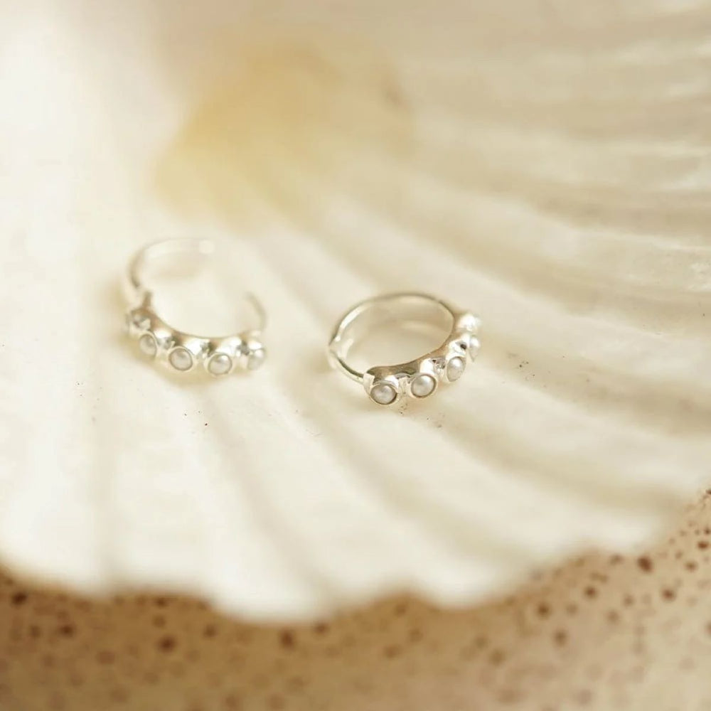 Daisy Mini Pearl Silver Huggie Earrings - SE09_SLV