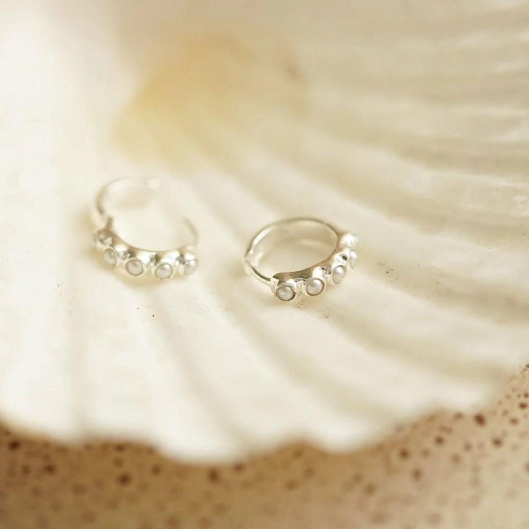 Daisy Mini Pearl Silver Huggie Earrings - SE09_SLV