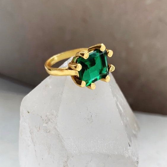 Shyla London Square Claw Ring - Emerald Green