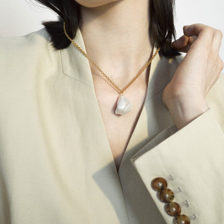 Shyla London Claye Baroque Pearl Gold Necklace