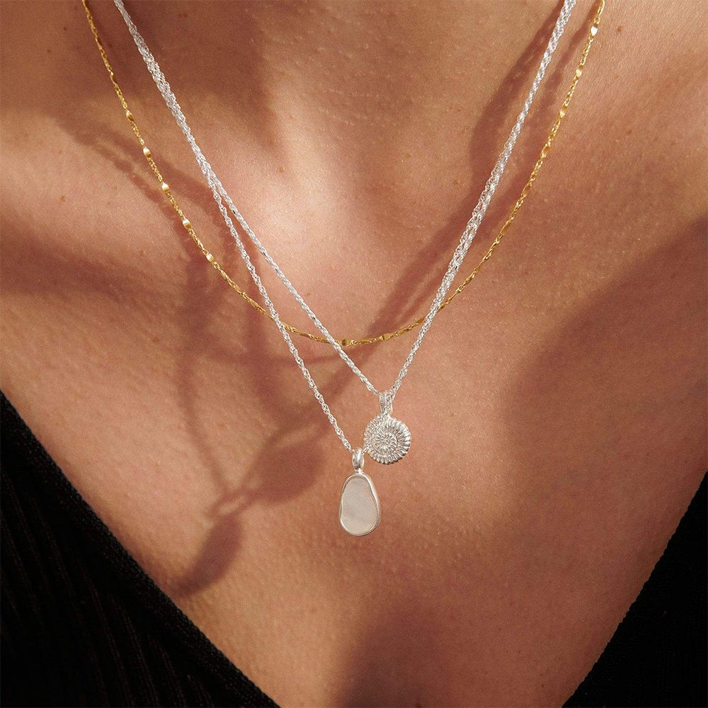 Daisy Isla Mother Of Pearl Necklace - Silver SN05_SLV