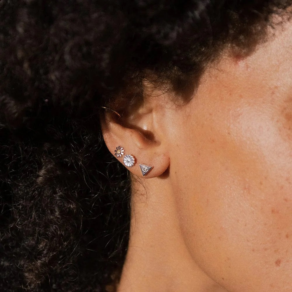 Daisy Bloom Stud Earrings - Silver ST01_SLV